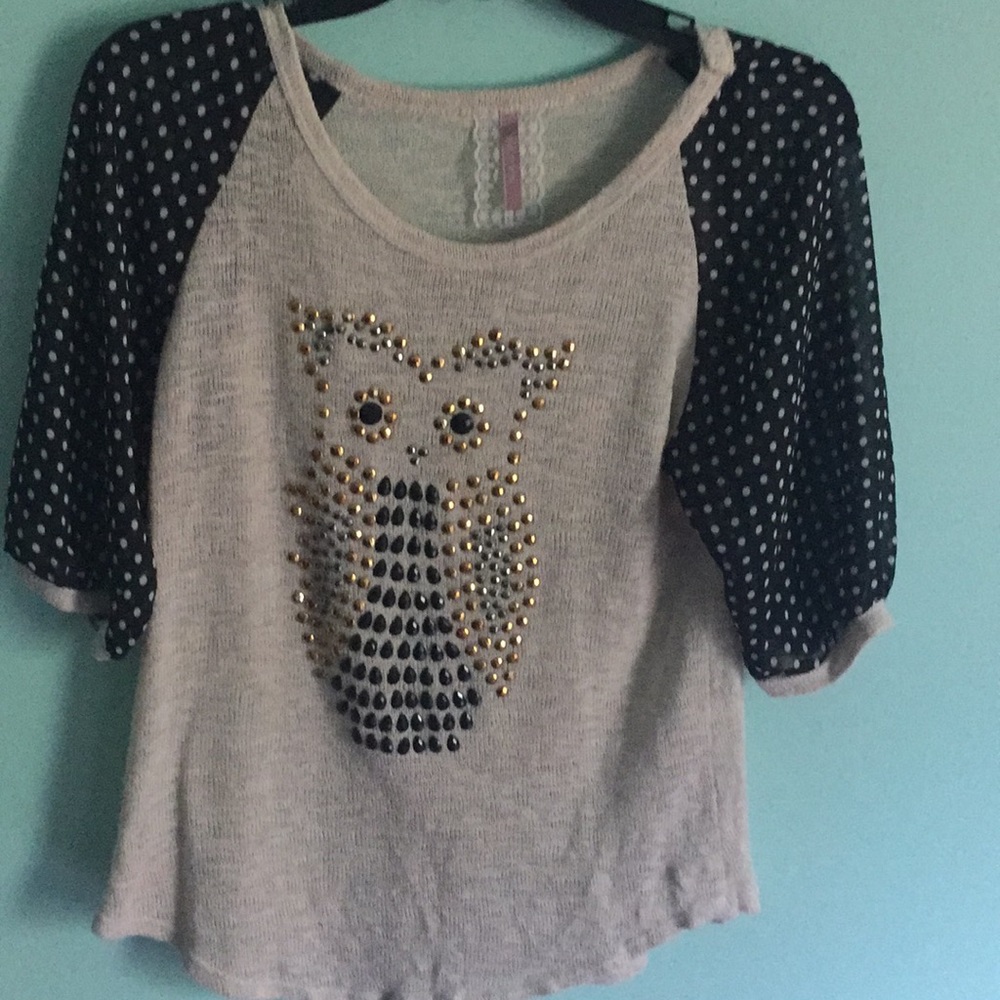 Long sleeve shirt with and owl
